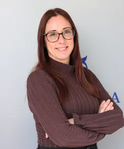 Alicia Granell, profesional especializada en coordinar la documentación administrativa de automóviles en Ciudad Real